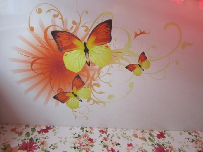 hängande design med fjärilar