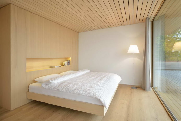 minimalistický drevený strop