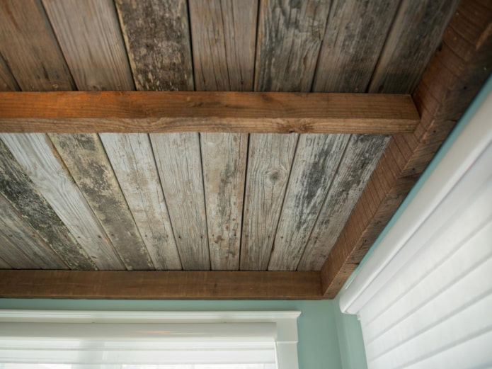 plafond en bois antique