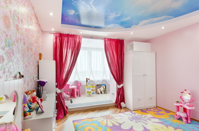 techo azul en combinación con paredes rosas