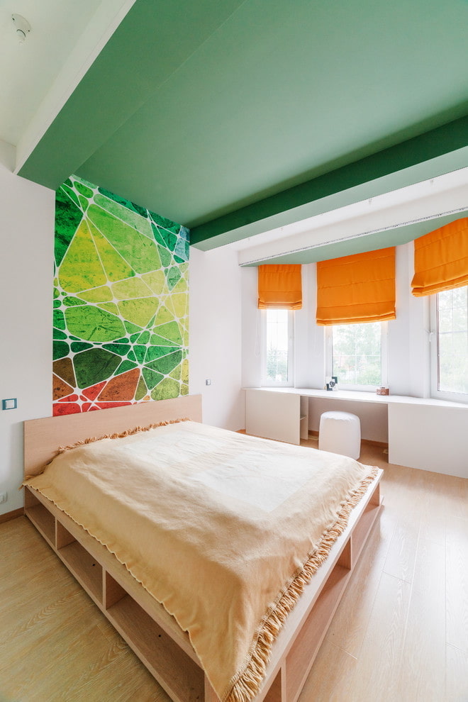 design plafon verde în dormitor