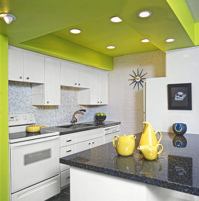 conception de plafond vert dans la cuisine