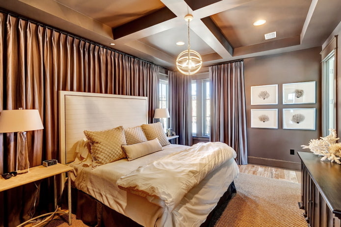 design del soffitto marrone in camera da letto