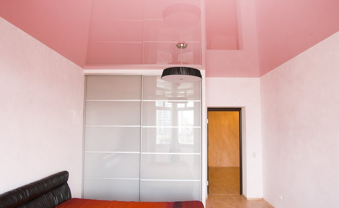 rosa stretchstoff i interiøret
