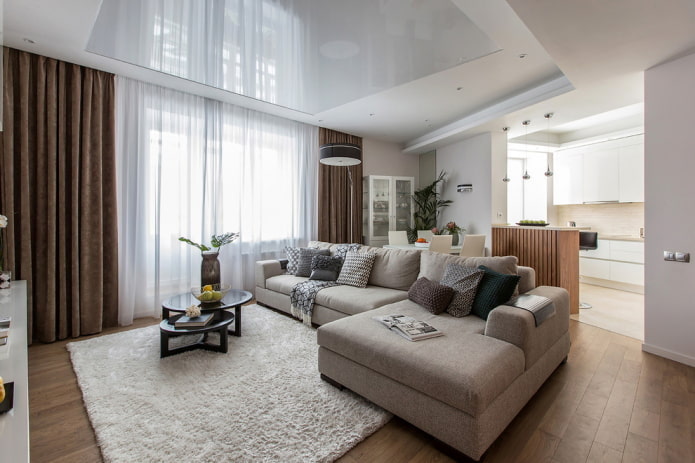 kombinovaný dizajn sivého a bieleho stropu v obývacej izbe