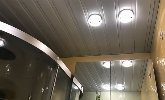 panneaux de plafond en plastique gris
