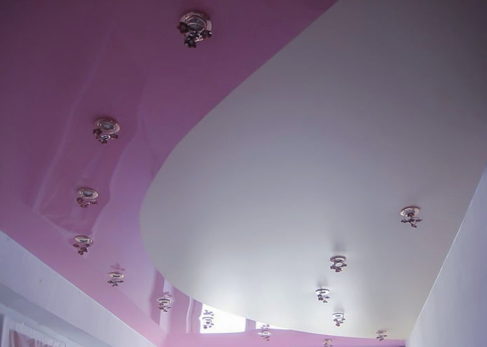 šedý růžový stropní design