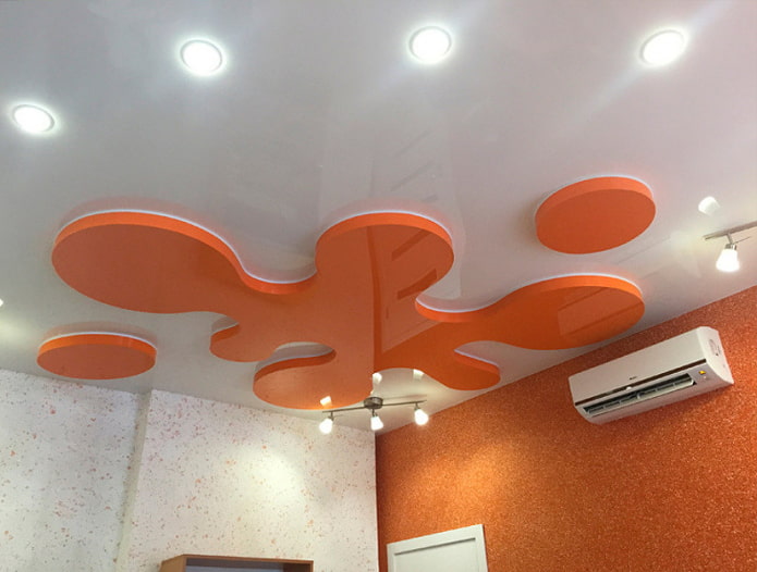 dvoubarevný kudrnatý stropní design