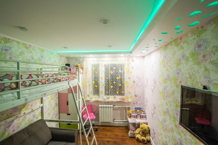 design del soffitto con illuminazione nella stanza dei bambini