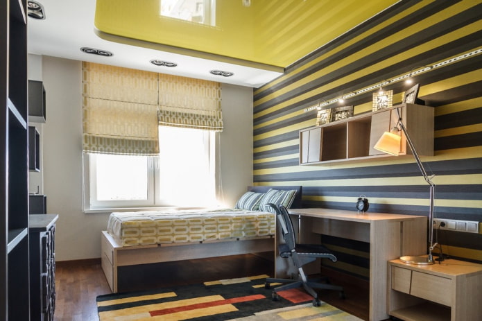 design del soffitto giallo nella stanza dei bambini