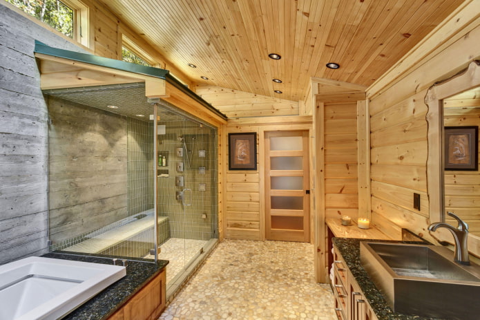 stropný dizajn v interiéri kúpeľne v drevenom dome