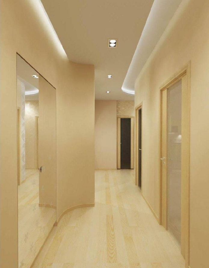 costruzione del soffitto a due livelli nel corridoio