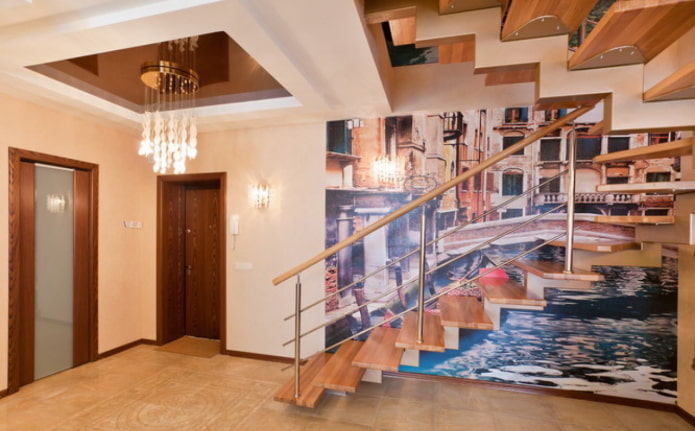 conception de plafond dans le couloir avec des escaliers