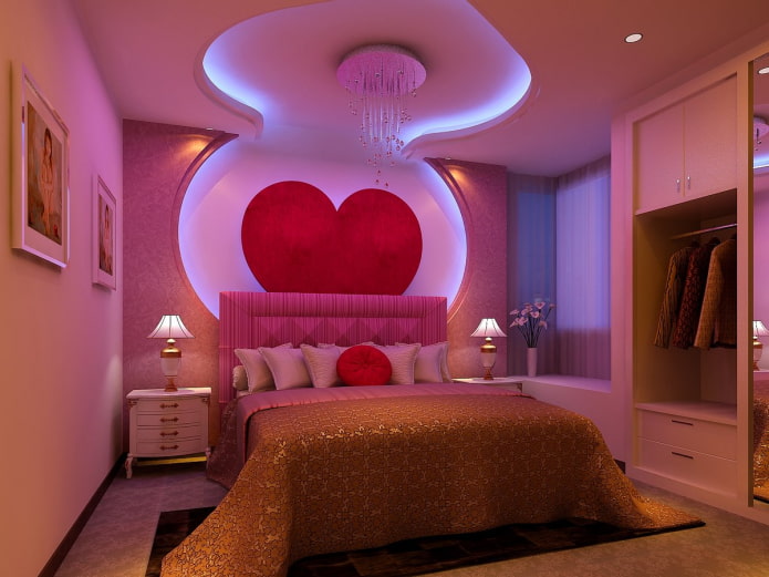 strop ve tvaru srdce v interiéru ložnice