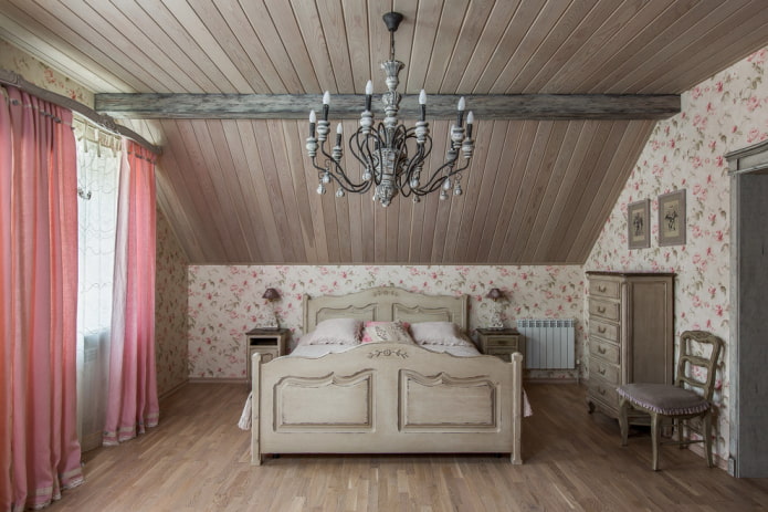 dormitor mansardă design plafon