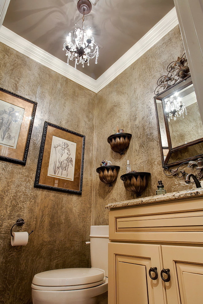 Venetiansk dekorativ gips i toilettet
