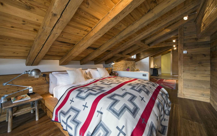 wooden attic chalet-style ceiling structure