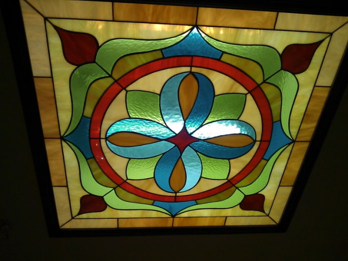 tiffany z barevného skla strop