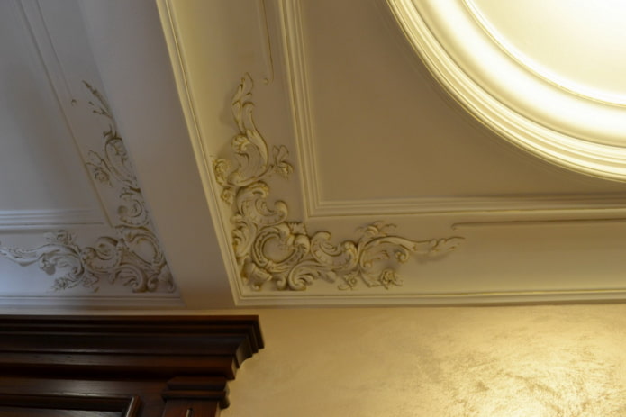 stucco corner pieces on the ceiling