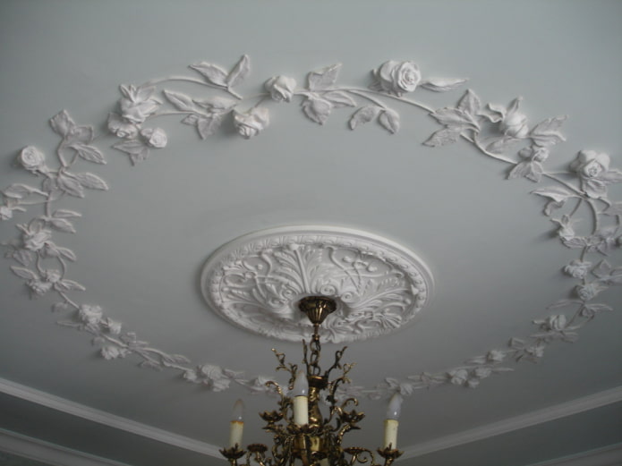 stucco wreath on the ceiling