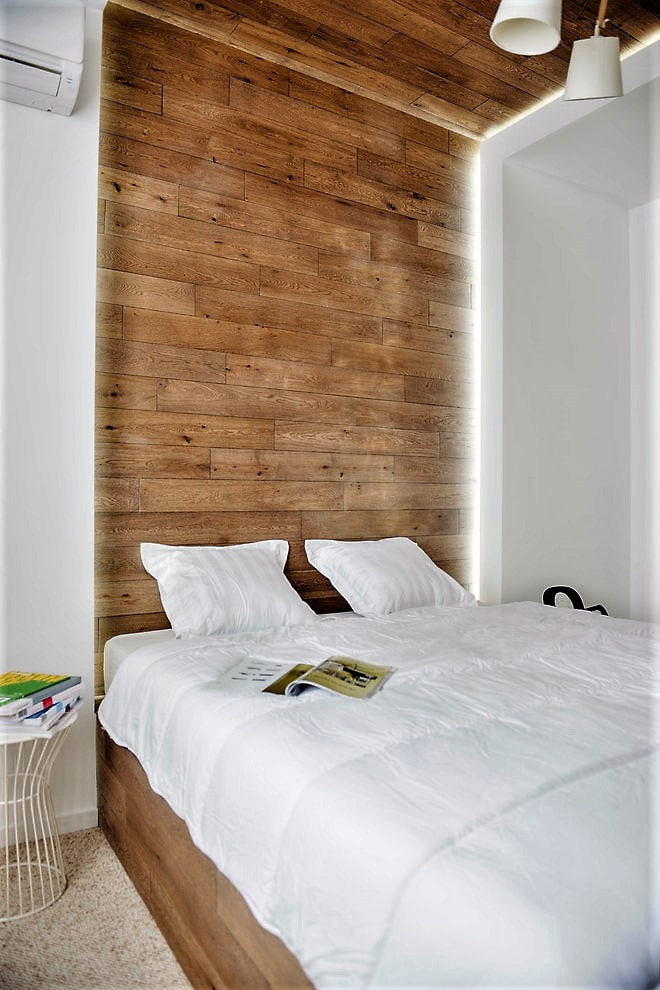 laminate on the wall and ceiling