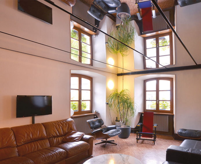 disseny de sostre reflectit a la sala d'estar