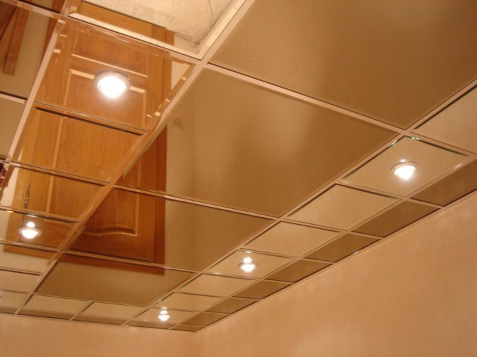 огледален дизайн на тавана с прожектор