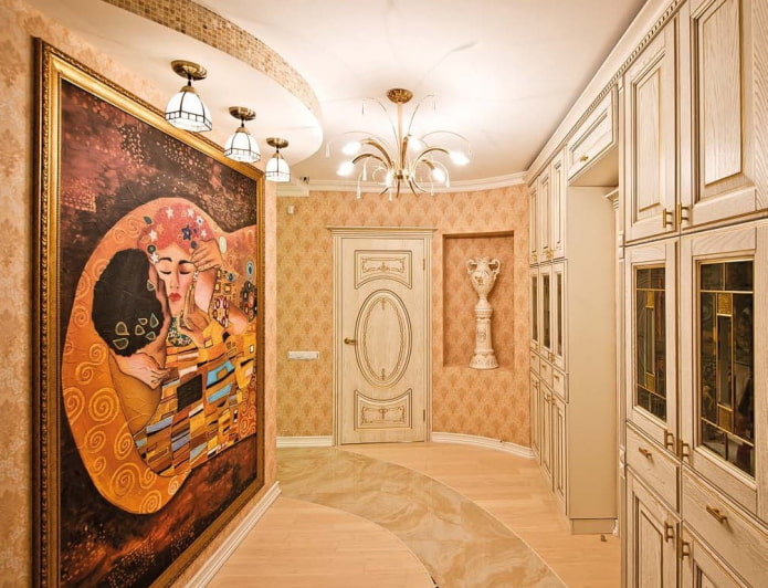 живопис на стената във вътрешността на коридора