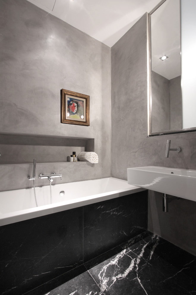 Estuque veneziano no interior de uma casa de banho