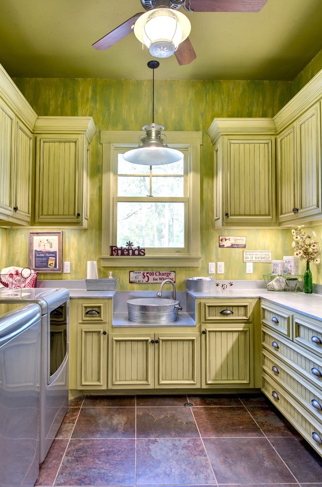 gröna väggar i köket