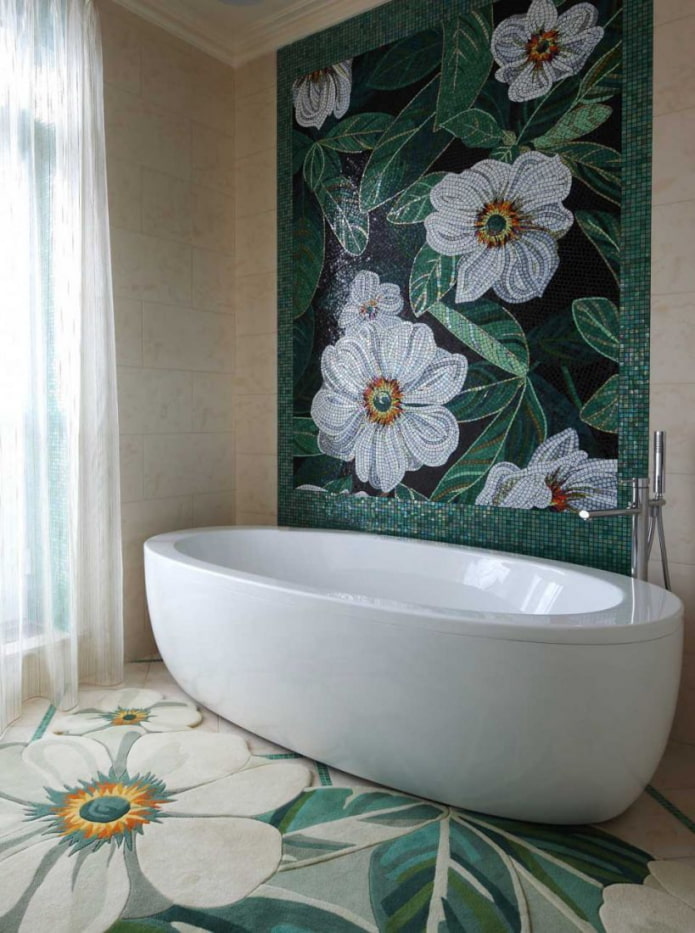 mosaico sul muro all'interno del bagno
