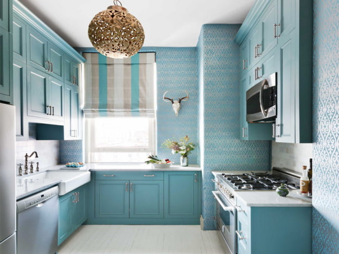 pareti blu all'interno della cucina