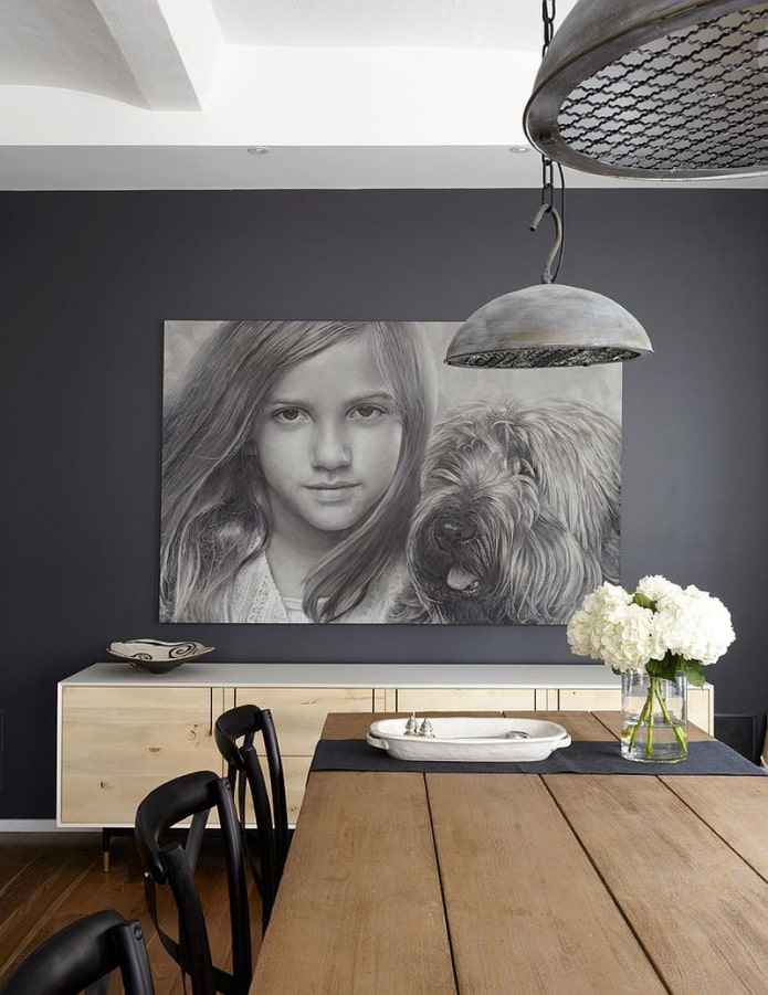 čiernobiely obrázok na stene v jedálni