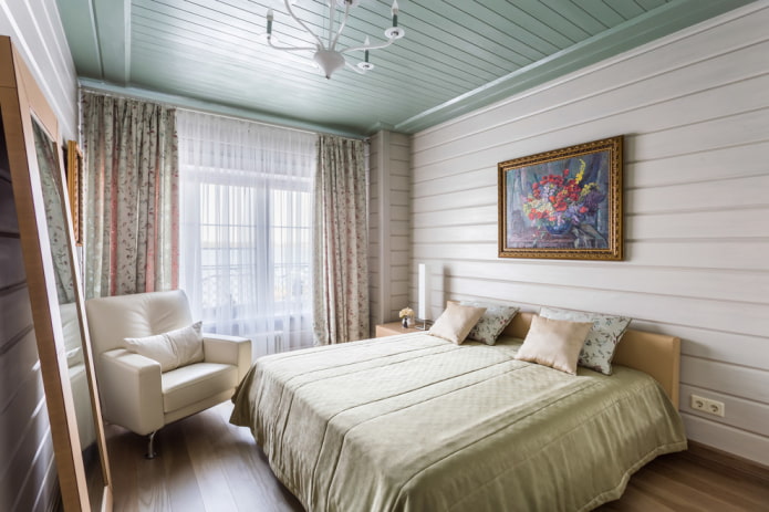слика на зиду у спаваћој соби у стилу Провансе