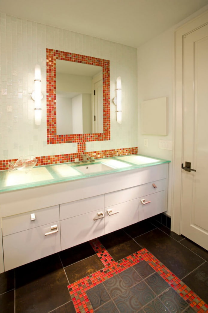 specchio da bagno a mosaico