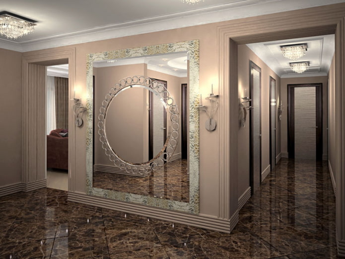 fasettert speil med mønstre i interiøret