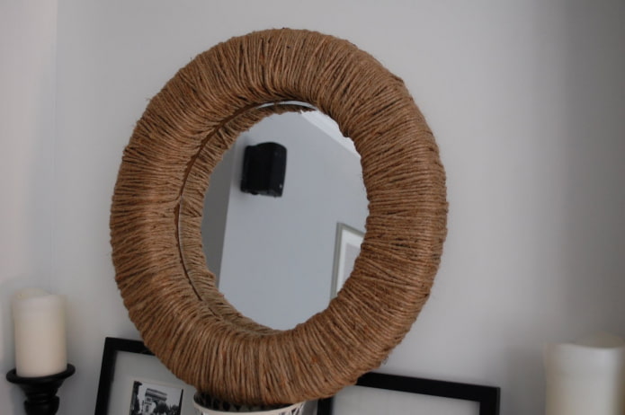 specchio decorato con corda
