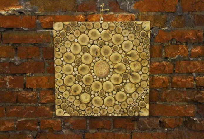 painel de cortes de madeira na parede