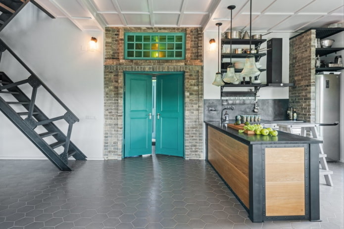porte all'interno della cucina in stile loft