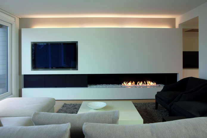 minimalizmus kandalló és tv a nappali belső részén