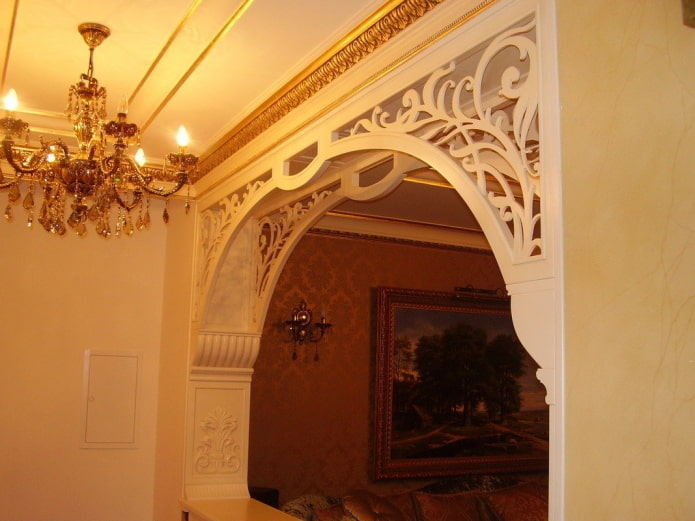 carved plasterboard arch in the interior