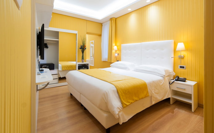 gule vægge i soveværelset interiør