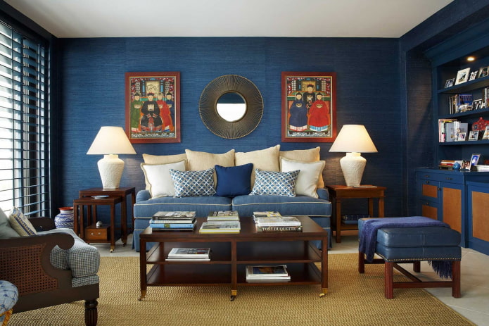 modré steny v interiéri obývacej izby