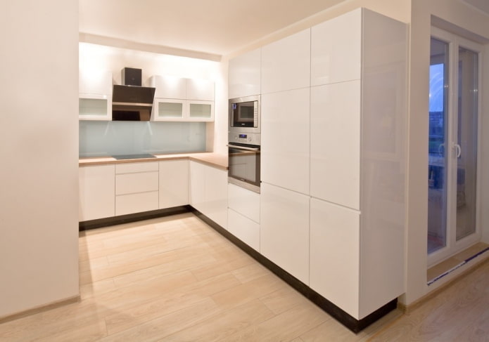 minimalistinė virtuvė minimalistiniame interjere
