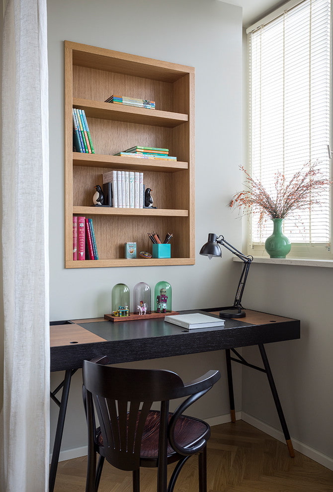writing table with shelves in the interior