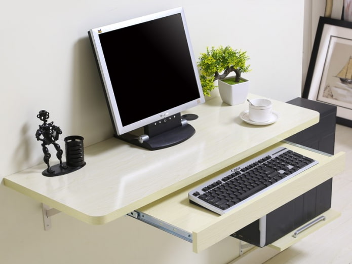 mesa de computador com prateleira de teclado