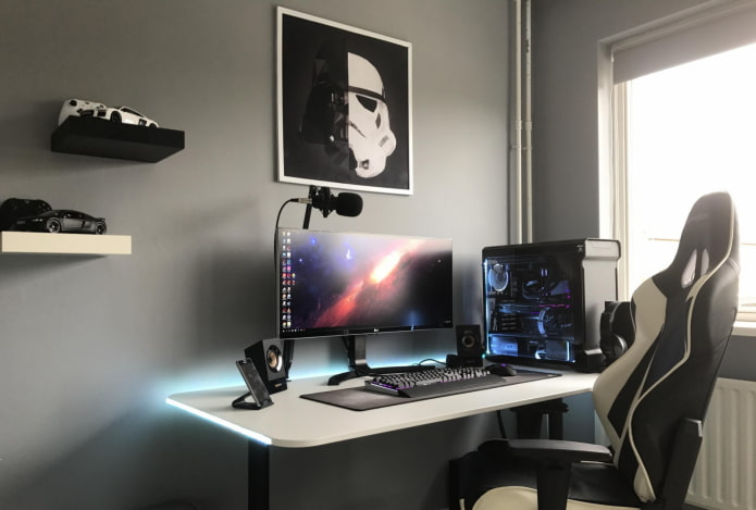 γραφείο υπολογιστή με οπίσθιο φωτισμό