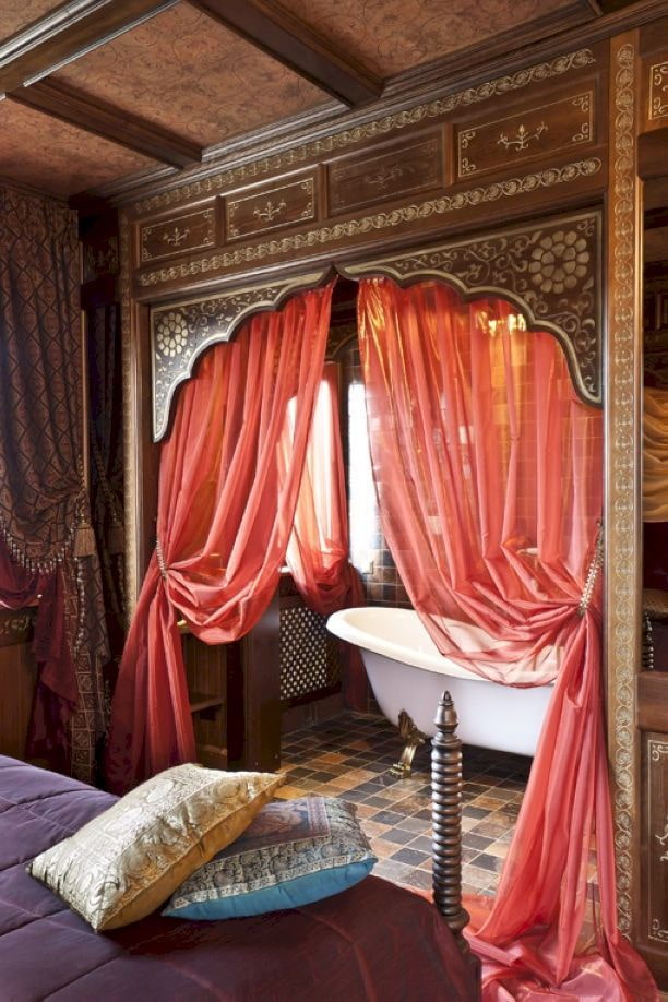 gardiner på døren i orientalsk stil