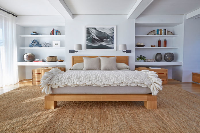 ξύλινο κρεβάτι στο εσωτερικό