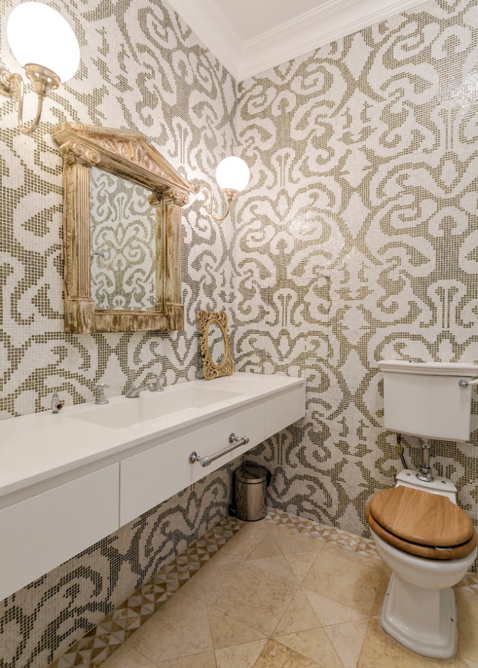 mosaico no interior do banheiro
